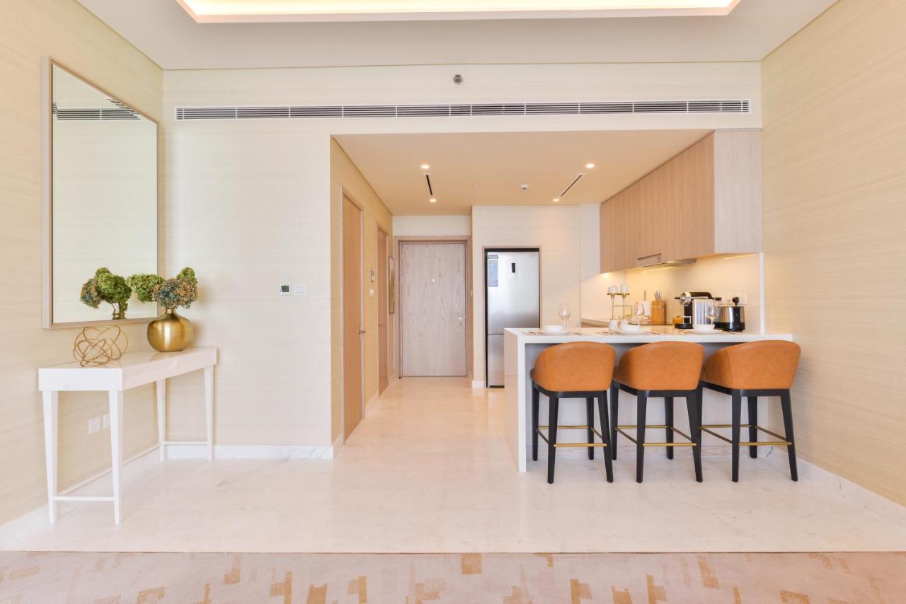 Ultra Luxury Palm Tower With Shared Hotel Facilities Dubai Exterior photo